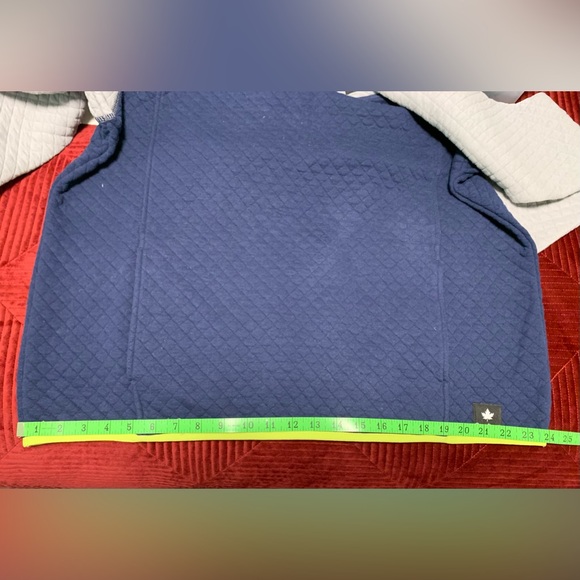 Canadian Geographic quilted grey and blue sweater - Picture 11 of 16